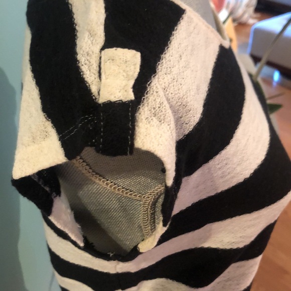 Loft XS T-shirt with cute sleeves. Super comfy! - Picture 2 of 2